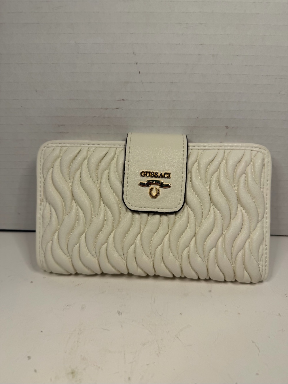 Gussaci Italy White Quilted
Bi-fold Long Wallet